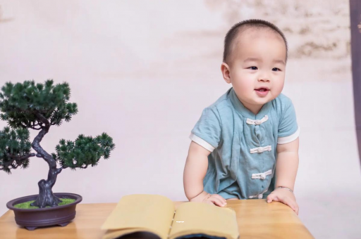 成都宝宝爱吐奶是什么原因